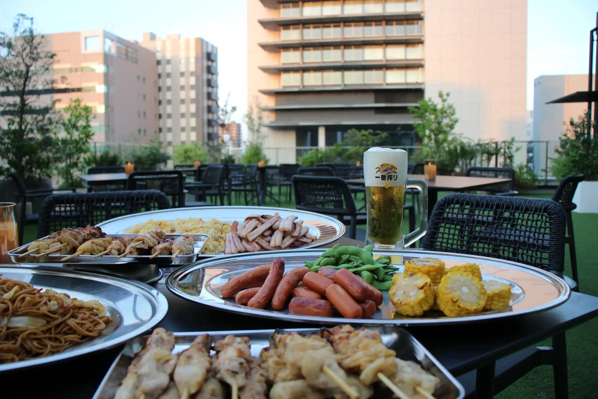 ジャックガーデンサビ！旗立て！お店に… 杜の街グレース】屋上テラスのBBQ風ビアガーデン＆涼やか屋内